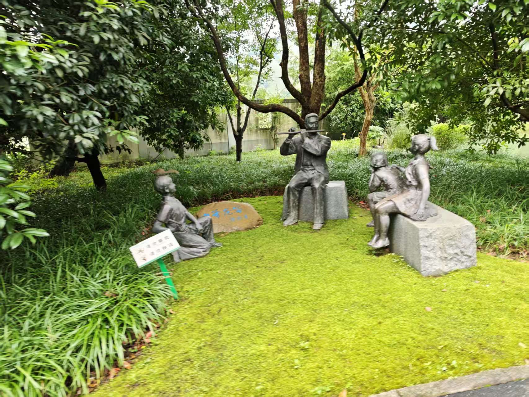 附近公墓有哪些：家人意见不一时，先去看清一处山水